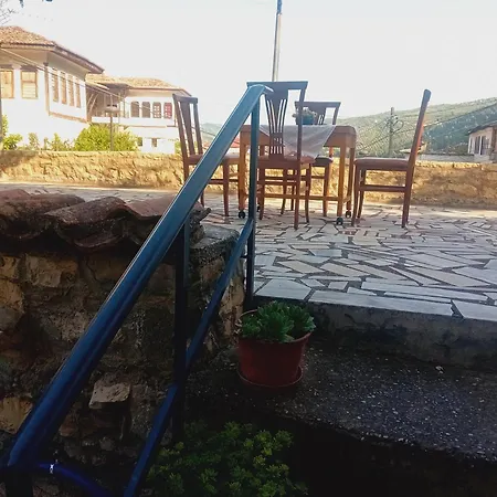 Dora * Μπεράτ